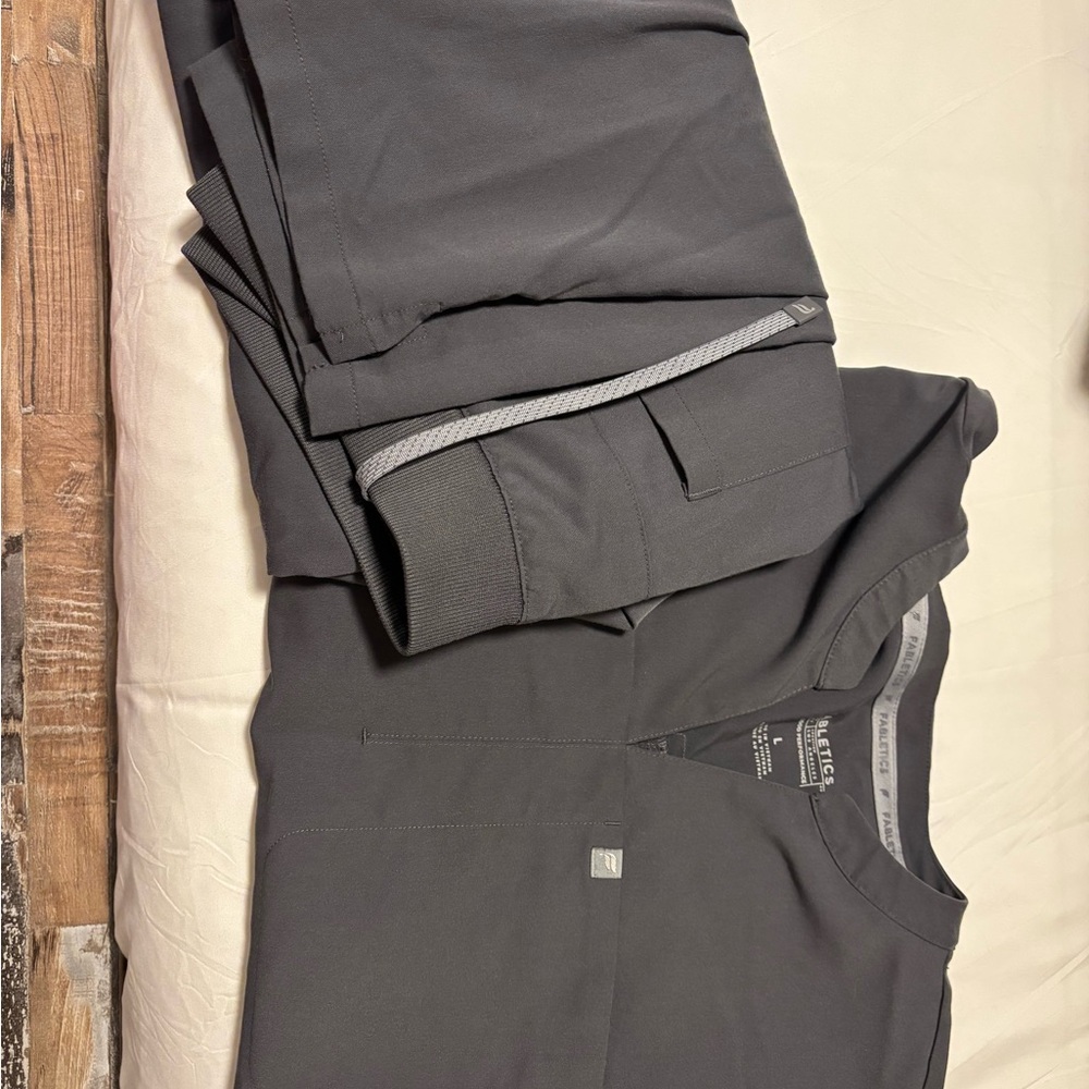Fabletics Gray Women's Scrub Set